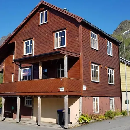 Koselig Hus I Havna Apartment Svolvaer Exterior photo
